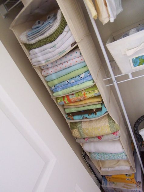 How To Decorate And Organize Your Nursery Like A Pro Baby Nursery Organization, Baby Room Organization, Baby Storage, Nursery Closet, Baby Closet, Baby Prep, Nursery Organization, Baby Organization, Blanket Storage