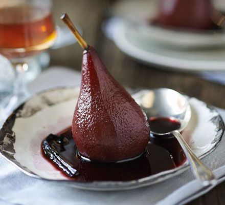 Whole poached pears make an elegant dinner party dessert, with a red wine sauce and fragrant cinnamon and vanilla Pears In Red Wine, Poached Pears Recipe, Wine Poached Pears, Pear Dessert, Dinner Party Desserts, Diy Easy Recipes, Elegant Dinner Party, Dessert Party, Pear Recipes