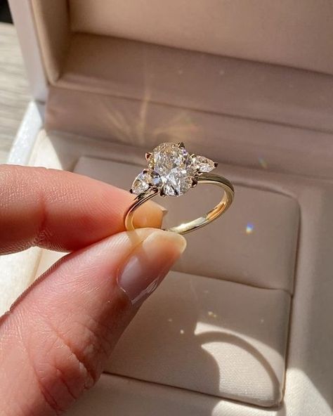 Engagement Rings Romantic, Dream Wedding Ring, Three Stone Diamond Ring, 3 Stone Rings, Hip Hop Jewelry, Champagne Diamond, Pear Diamond, Rings For Her, Moissanite Diamonds