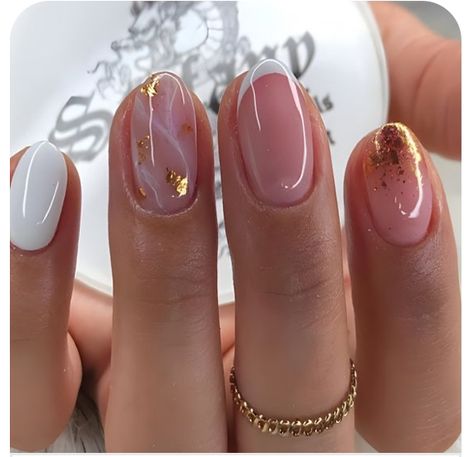 Pink Natural Nails With Design, Natural Nail Designs French Tips, Nail Arts Short Nails, Nail Art For Natural Short Nails, Nail Art Design For Short Nails, Nails With Flakes Design, Short Pink And Gold Nails, Gel Manicure On Natural Nails, Chic Nail Art Classy