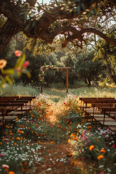 Wedding Venue Cottagecore, Wedding Ceremony Outside Decor, Wedding Venues Meadow, Woodland Wildflower Wedding, Meadow Garden Wedding, Natural Wedding Style, Wedding In Meadow, Wedding In A Meadow, Wildflower Forest Wedding