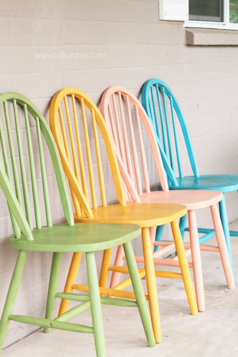 DIY Chalk Paint Furniture Ideas With Step By Step Tutorials - Colorful Chalk Painted Chairs - How To Make Distressed Furniture for Creative Home Decor Projects on A Budget - Perfect for Vintage Kitchen, Dining Room, Bedroom, Bath http://diyjoy.com/chalk-paint-furniture-ideas Chalk Paint Chairs, Set Meja Makan, Kursi Bar, Painted Chair, Living Room Furniture Arrangement, Diy Chalk Paint, Wooden Chairs, Chair Makeover, Americana Decor