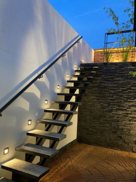 Staircase To Terrace, Outside Stairs To Roof Terrace, Roof Top Lights, Staircase Outdoor Design, Small Outdoor Stairs, Roof Stairs Outdoor, Terrace Stairs Ideas, Stair Outdoor Design, Paragola Ideas Terrace