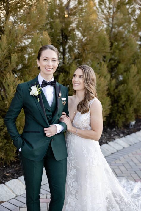 Wedding Lesbian Outfits Style, Wedding Tuxedo For Women, Lesbian Tuxedo Wedding, Green Wedding Suit Women, Tuxedo Wedding Dress, Queer Suits Wedding, Masc Bride Outfit, Wlw Wedding Suit, Masculine Wedding Outfit For Women