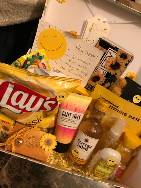 Box of Sunshine, cheer up, happy box Cheer Up Basket Ideas, Cheer Up Gift Basket, Sunshine Basket Ideas, Care Package Ideas For Friend Cheer Up, Gifts To Cheer Someone Up, Basket To Cheer Someone Up, Cheer Up Gifts Friends Care Packages, Cheer Up Basket, What To Put In A Sunshine Box Friends