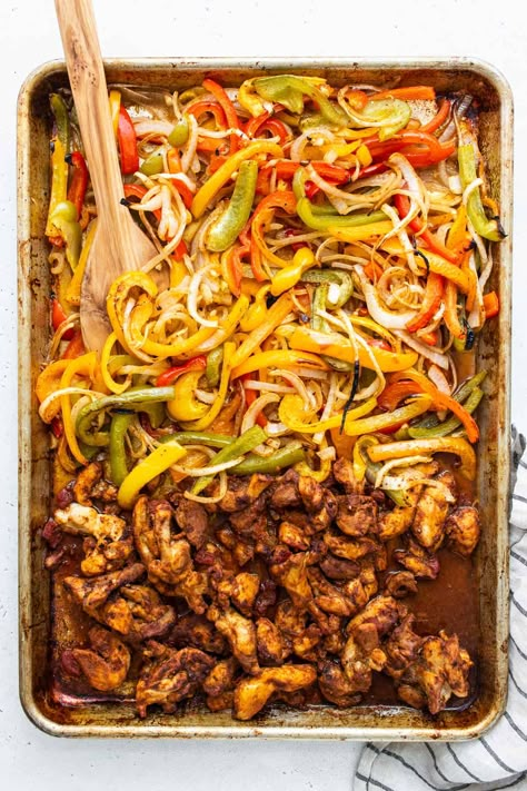 Boneless Skinless Chicken Thigh Fajitas, Chicken Thigh Fajita Recipe, Fajita Peppers And Onions, Oven Fajitas Chicken Sheet Pan, Oven Fajitas Chicken, Chicken Thigh Fajitas, Chicken Fajitas Oven, Can Soup Recipe, Fajita Burrito