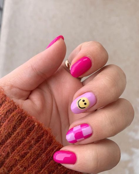 30 Seriously Cute Pink Nail Designs For The Girly Girls Easy Kids Nails, Nails Aesthetic Pink, Coffin Pink Nails, Cute Pink Nail Designs, French Nails Pink, Pink Nails With Rhinestones, Pink Nails Ideas, Short Pink Nails