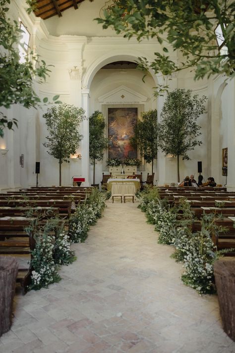 Wedding Aisle Decorations Church, Italian Church Wedding, Italian Church, Wedding Church Aisle, Wedding Ceremony Decorations Church, Church Aisle, Church Wedding Flowers, Anti Bride, Wedding Altars