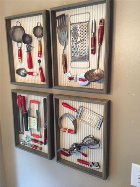 Vintage kitchen utensils displayed in a shadow box. I took the glass out of the shadow box frame and lined the back board with fabric. I used aluminum wire to affix the utensils to the board. Old Kitchen Utensils Decor, Vintage Kitchen Tools, 3d Display, S Table, Vintage Kitchen Utensils, Kitchen Gear, Antique Tools, Antique Kitchen, Old Kitchen