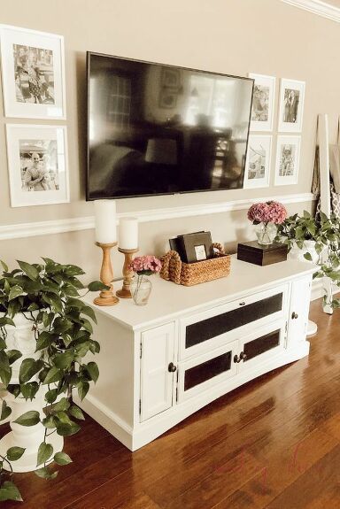 Don't have a large, expensive TV entertainment center? Try this budget-friendly method instead to decorate around your TV. In just four easy steps, you'll have a beautifully decorated TV wall. Subscribe to my blog A Brick Home for more DIY & decorating projects like this! STEP 1: BUY/PAINT A TV CONSOLEWe bought our TV console on Facebook Marketplace for just $35! It was in great shape but needed some TLC, so I painted it white. If you already have a TV console but it is outdated, a f… How To Decorate Around A Tv, Tv Console Decor, Tv Stand Decor Ideas, Decor Around Tv, Decoration Buffet, Fun Room, Tv Stand Decor, Flat Screen Tv, Living Room Tv Stand