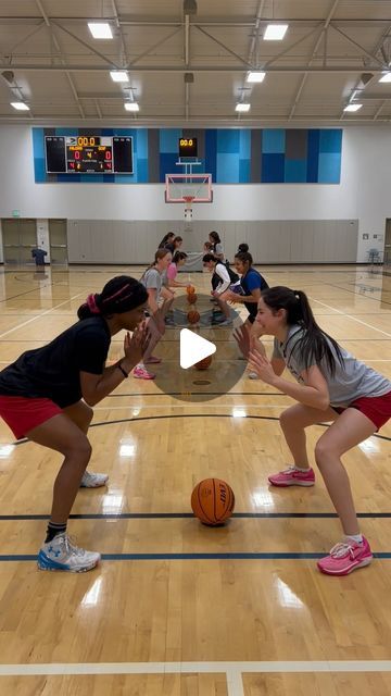 Basketball Party Games Activities, Basketball Team Building Activities, Basketball Team Bonding Ideas, Basketball Pep Rally Games, Fun Basketball Games For Kids, Pep Rally Game Ideas, Pep Assembly Games, School Assembly Games, Basketball Party Games