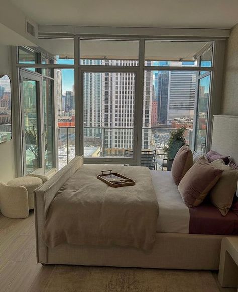 No Tv Bedroom, American Apartment Interior, High Rise Apartment Bedroom, New York Bedroom Aesthetic, Nyc Apartment Bedroom, New York Bedroom, Condo Bedroom, Chicago Apartment, Dream Apartment Decor