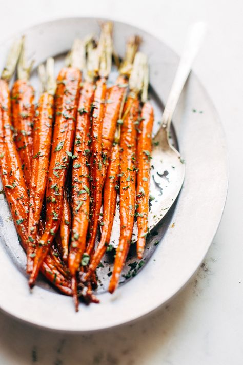 Brown Butter Honey Glazed Carrots - they might sound difficult but this is the easiest side dish! #brownbutter #honeyglazedcarrots #glazedcarrots | Littlespicejar.com Honey Glazed Carrots Thanksgiving, Brown Butter Carrots, Honey Glazed Carrots Recipe, Glazed Carrots Recipe, Butter Carrots, Honey Glazed Carrots, Carrots Recipe, Butter Honey, Honey Glazed