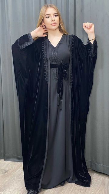 Caftan Simple, Morrocan Fashion, Moroccan Kaftan Dress, Moslem Fashion, Moroccan Clothing, Kaftan Designs, Mode Kimono, Hijab Ootd, Moroccan Dress