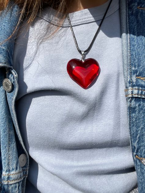 Red Heart Necklace Outfit, Red Heart Necklace, Necklace Outfit, Indie Jewelry, Dope Jewelry, Handmade Jewelry Diy, Dream Jewelry, Jewelry Inspo, Red Heart