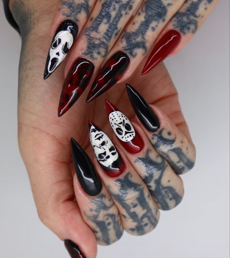 Scream Ghostface, Michael Meyers, Jason Voorhees Halloween Friday the 13th nail art Sept Nails, Ghost Face Nails, Michael Meyers, Nails After Acrylics, Scary Nails, Nails Grunge, Horror Nails, Face Nails, Scream Ghostface