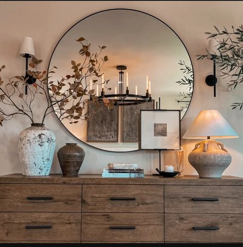 Round Mirror Dresser, Top Of Dresser Decor, Dresser Styling, Dresser Decor Bedroom, Mirror Decor Ideas, Round Mirror Decor, Sideboard Decor, Buffet Decor, Style Deco