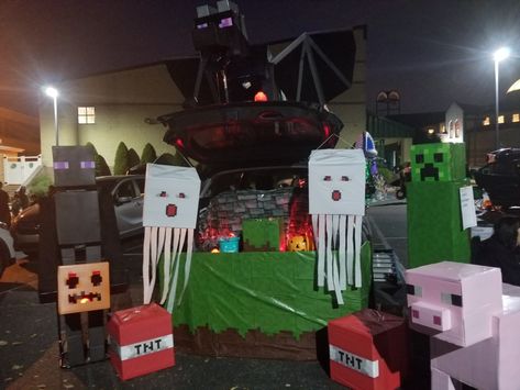 Mind Craft Trunk Or Treat, Trunk Or Treat Video Game Theme, Trunk Or Treat Van Ideas, Minecraft Trunk Or Treat Ideas, Roblox Trunk Or Treat Ideas, Minecraft Trunk Or Treat Ideas For Cars, Vampire Trunk Or Treat Ideas, Trunk Or Treat Minecraft, Minecraft Halloween Decorations