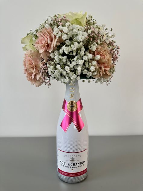 Champagne Bouquet Gift, Flower Champagne Gift, Wine With Flowers Gift, Champagne Bottle With Flowers, Unique Bouquet Ideas Gift, Flower Bottle Bouquet, Alcohol Flower Bouquet, Champagne Flowers Bouquet, Wine Bouquet Gift