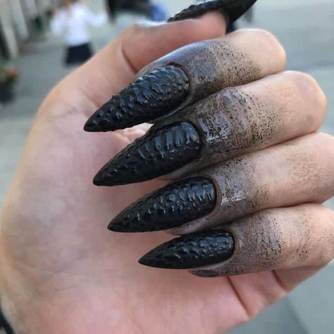 Reptile Nails, Snow Globe Nails, Ny Nails, Nye Nails, Pencil Nails, Crazy Nail Designs, Nail Piercing, Space Nails, Cute Halloween Nails