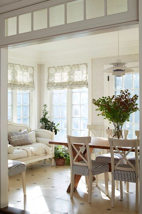 Sunroom Dining Room, Sunroom Dining, Small Sunroom, 4 Season Room, Four Seasons Room, Living Room Plan, Sunroom Addition, Sunroom Decorating, Sunroom Designs