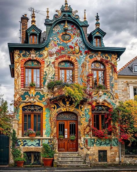 Colorful Victorian House, Bohemian Style House, Diy Moss, Fantasy Homes, Bohemian Lifestyle, Interesting Buildings, Amazing Buildings, Unique Buildings, Dream House Interior