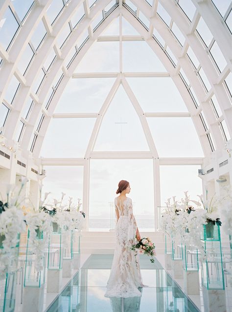 Glass Church Wedding, Glass Chapel Wedding, Wedding Cinderella, Kingdom Marriage, Wedding Gown Lace, Glass Chapel, Wedding Chapels, Winter Wedding Venues, Romantic Photo