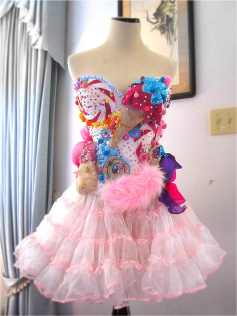 Katy Perry California Gurls Candyland Costume by TheShiningPolaris on deviantART Katy Perry Halloween Costume, Katy Perry Halloween, Candyland Costume, Katy Perry California, Katy Perry Costume, Cabelo Pin Up, Katy Perry Outfits, Candy Photoshoot, Candy Clothes