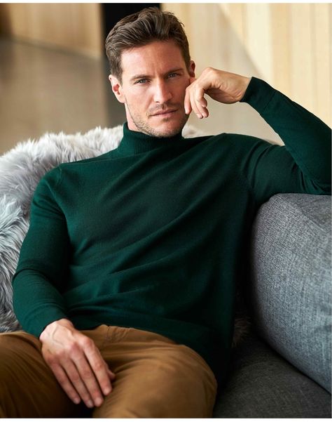 Green Turtleneck Outfit Men, Men’s Turtle Neck Outfit, Dark Green Turtleneck Outfit Men, Green Sweater Outfit Men, Long Sleeve Turtle Neck Outfits Men, Dark Green Sweater Outfit Men, Green Brown Outfit, Green Sweater Men, Green Turtleneck Outfit