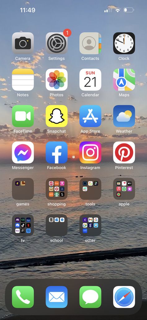 Home Page Layout Iphone, Iphone Page Layout, Organiser Son Telephone, Normal Iphone Home Screen, Rangement Iphone Application, Organisation Telephone Aesthetic, Organisation Telephone, Organisation Iphone Apps, Phone Home Screen Ideas