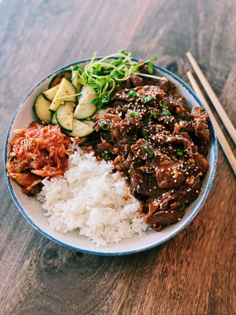 Spicy Bulgogi, Spicy Korean Beef, Beef Bulgogi Recipe, Tiffy Cooks, Bulgogi Recipe, Bulgogi Beef, Spicy Beef, Sauteed Veggies, Bulgogi