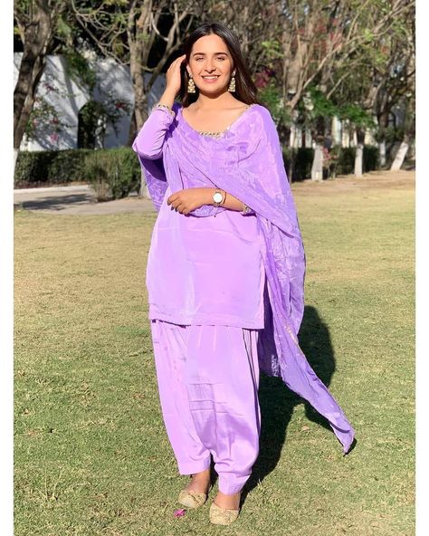 @sawariya_collectionn on Instagram: “'Dressing well is a good form of good manners 😍💙💙 salwar suit . Dm for order 💬 Made to fit 👗 Colur available . @sawariya_collectionn…” Suits For Women Indian Punjabi, Lavender Suit, Punjabi Dress Design, Simple Indian Suits, Suits For Women Indian, Patiala Salwar Kameez, Patiala Suit Designs, Custom Made Dress, Punjabi Outfits