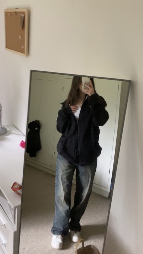 Baggy Jean Outfits Girl, Outfit Ideas With Black Hoodie, How To Style Black Air Force 1, Black Hoodie With Jeans, White Nikes Outfit, Really Baggy Jeans Outfit, Hoodie With Baggy Jeans, Baggy Clothes Girl, Outfit Ideas With Air Force Ones