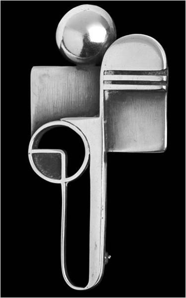 Margaret De Patta, Pin, 1937, sterling silver, 64 x 32 x 22 mm, The Dukoff Collection, photo: John Bigelow Taylor Jewelry History, Art Smith, Artist Jewelry, Silver Necklace Designs, Mod Jewelry, Silversmith Jewellery, Jewelry Design Inspiration, Modernist Jewelry, Art Jewelry Contemporary