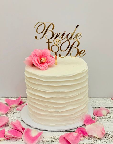 Bridal Party Cake Ideas, Bride To Be Simple Cake, Pastel Bride To Be, Bride To Be Pasta, Bride To Be Cake Ideas Bridal Showers, Bride To Be Cake Bachelorette Parties, Bride Cake Ideas, Bridal Shower Cake Ideas Simple, Bridal Shower Ideas Cake