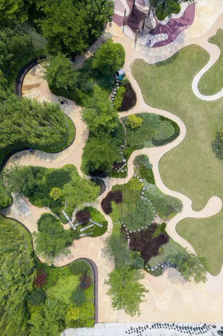 fell in YSL on X: "Happy Earth Day! I’m celebrating the day by looking back at Roberto Burle Marx’s’ Landscape Designs. Marx was a Brazilian Artist who specialized in asymmetrical designs and the inclusion of local, tropical species. https://t.co/AMkLtkCzI0" / X Gardening Tattoo, Gardener Aesthetic, Tattoo Garden, Kolam Koi, Landscape Architecture Plan, Gardening Aesthetic, Garden Tattoo, Landscape Architecture Drawing, Urban Landscape Design