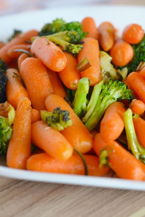 Garlic Butter Broccoli and Carrots are so simple. Just some garlic, butter, and herbs, and you've got a delicious side dish. Garlic Butter Broccoli, Roasted Broccoli And Carrots, Butter Broccoli, Broccoli And Carrots, Broccoli Recipes Side Dish, Carrots Side Dish, Garlic Roasted Broccoli, Roasted Carrots Recipe, Butter Carrots