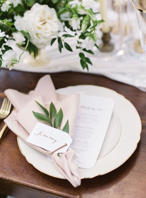 Ikea Wedding, Wedding Reception Design, Tafel Decor, Oahu Wedding, Wedding Place Settings, Seating Plan Wedding, Napkin Folding, Wedding Table Settings, Wedding Napkins