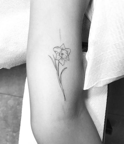 Narcissus Flower Tattoo, Narcissus Tattoo, Narcissus Flower Tattoos, Wrist Band Tattoo, Unique Tattoos For Women, Daffodil Tattoo, Flower Tattoo Meanings, Cool Wrist Tattoos, Narcissus Flower