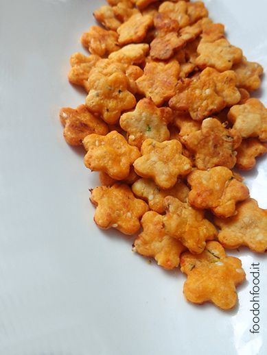 These cheese crackers are easy and quick to prepare. Full of flavour and healthy appetizer. Also they are perfect for kids who do not like vegetables because they contain well hidden carrot and zucchini. Veggie Crackers, Healthy Crackers, Hidden Vegetables, Appetizers For Kids, Veggie Snacks, Homemade Crackers, Healthy Toddler Meals, Baby Snacks, Hidden Veggies