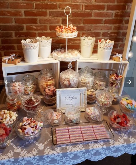 Wedding Lolly Bar, Sweet And Salty Bar Wedding, Sweets Bar Wedding, Salty Bar Wedding, Sweet Bar Ideas, Sweet Bar Wedding, Candy Bar Ideas For Wedding, Boho Candy Bar, Candy Bar At Wedding