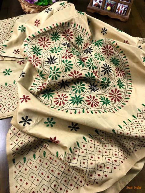 Nakshi Kantha Embroidery Designs, Beige Colour Saree, Kantha Embroidery Designs, Nokshi Katha Design, Katha Design, Katha Stitch, Nokshi Katha, Kantha Stitch Saree, Bengal Saree