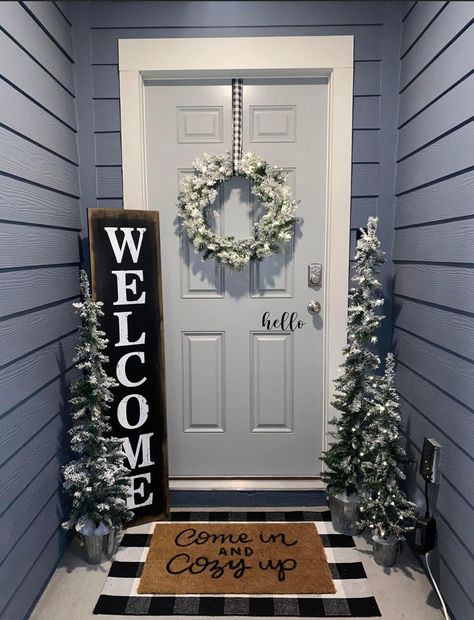 Front Door Pine Trees, Outside Entrance Christmas Decor, Small Stoop Decor, Outside Apartment Christmas Decor, Christmas Decor Ideas Outdoor Townhouse, Christmas House Door Decorations, January Door Decorations For Home, Small Porch Winter Decor, Front Door Decor Ideas Christmas