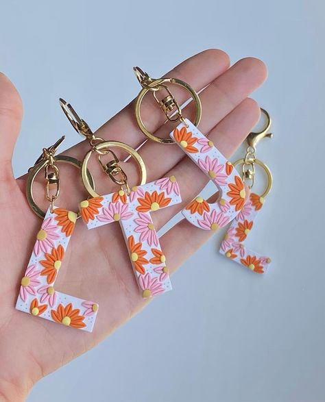 Clay Initial Keychain, Letter Polymer Clay, Polymer Clay Initial Keychain, Clay Letters Diy, Polymer Clay Crafts Keychain, Handmade Keychains With Clay, Polymer Clay Letter Keychain, Diy Clay Keychain Ideas, Polymer Clay Keychain Ideas