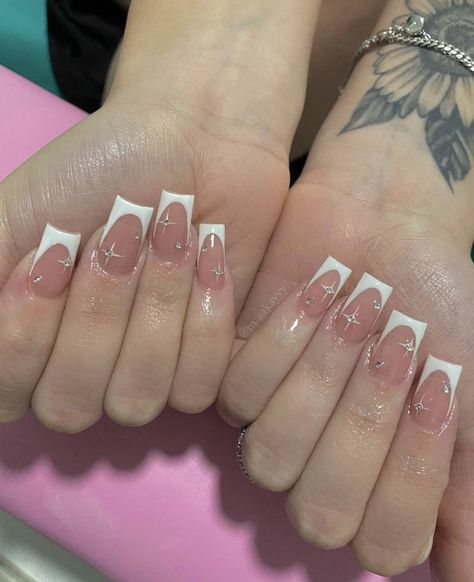 Short French Nail Designs, French Manicure With A Twist, Short French, Diy Acrylic Nails, Girly Acrylic Nails, French Tip Acrylic Nails, Simple Acrylic Nails, Work Nails, Glow Nails