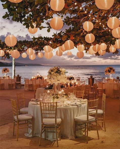 Outdoor Beach Wedding, Beach Wedding Tables, Sunset Beach Weddings, Oceanfront Wedding, Dream Wedding Reception, Dream Beach Wedding, Beach Wedding Reception, Dream Wedding Decorations, Dream Wedding Venues