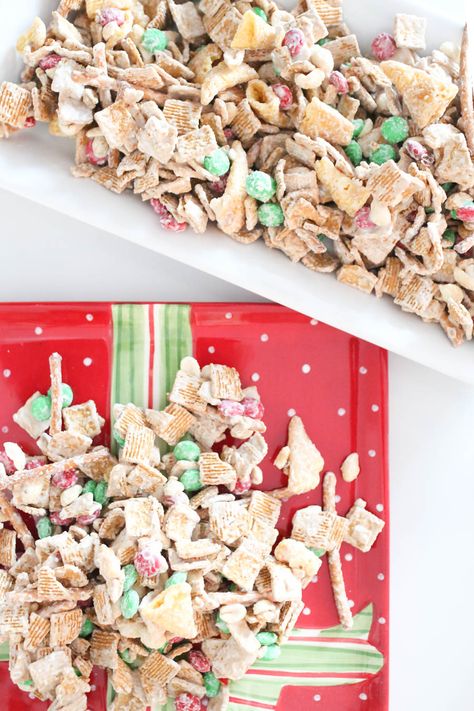 Christmas Crack Best Christmas Dessert Recipes-2 Holiday Chex Mix Recipes, Chocolate Chex Mix Recipes, Macaroons Easy, White Chocolate Chex Mix, Chocolate Chex Mix, Chex Mix Christmas, Chex Mix Recipe, Christmas Crunch, Chocolate Chex