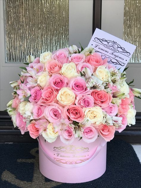 Huge Rose Bouquet, Ramo Ideas, Big Basket, Fancy Flowers, Flower Arrangement Designs, Flowers Love, Flower Boutique, Gift Bouquet, Flower Arrangements Diy