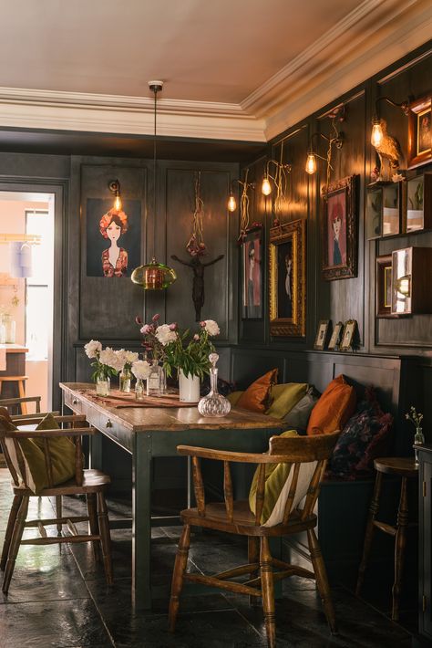 Devol Kitchens, Refectory Table, English Kitchens, Black Dining Room, Dark Interiors, Shaker Kitchen, The Dining Room, Dining Room Design, Beautiful Kitchens