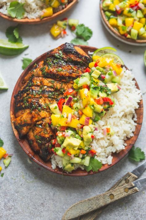 Spicy Coconut Grilled Chicken, Chicken With Coconut Rice, Mexican Grilled Chicken, Mango Salsa Chicken, Fresh Mango Salsa, Bowls Recipes, Coconut Rice Recipe, Chicken Bowl Recipe, Healthy Mexican Recipes